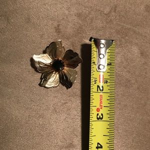 Gold tone flower brooch